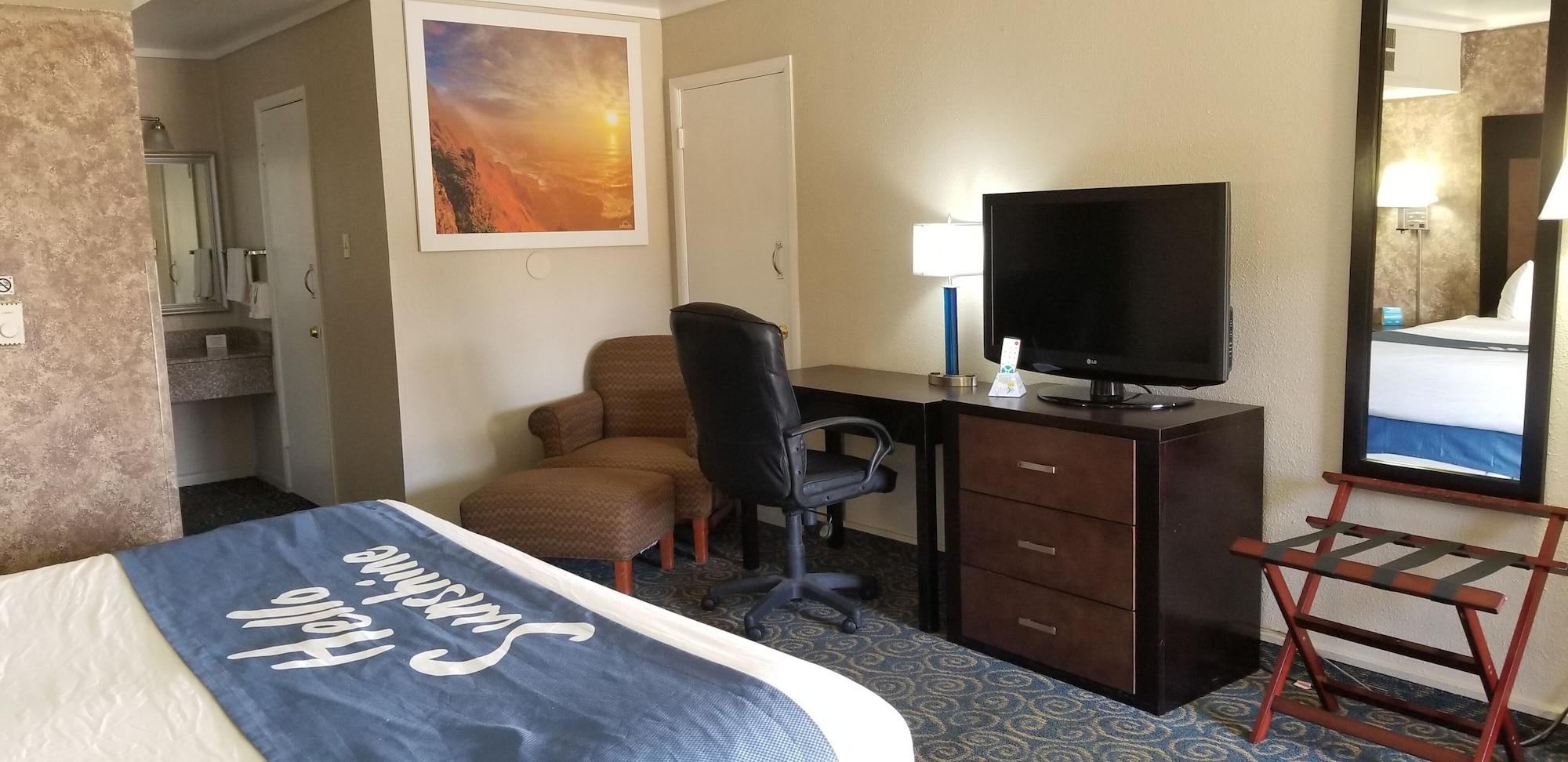 Days Inn & Suites By Wyndham Тринидад Екстериор снимка