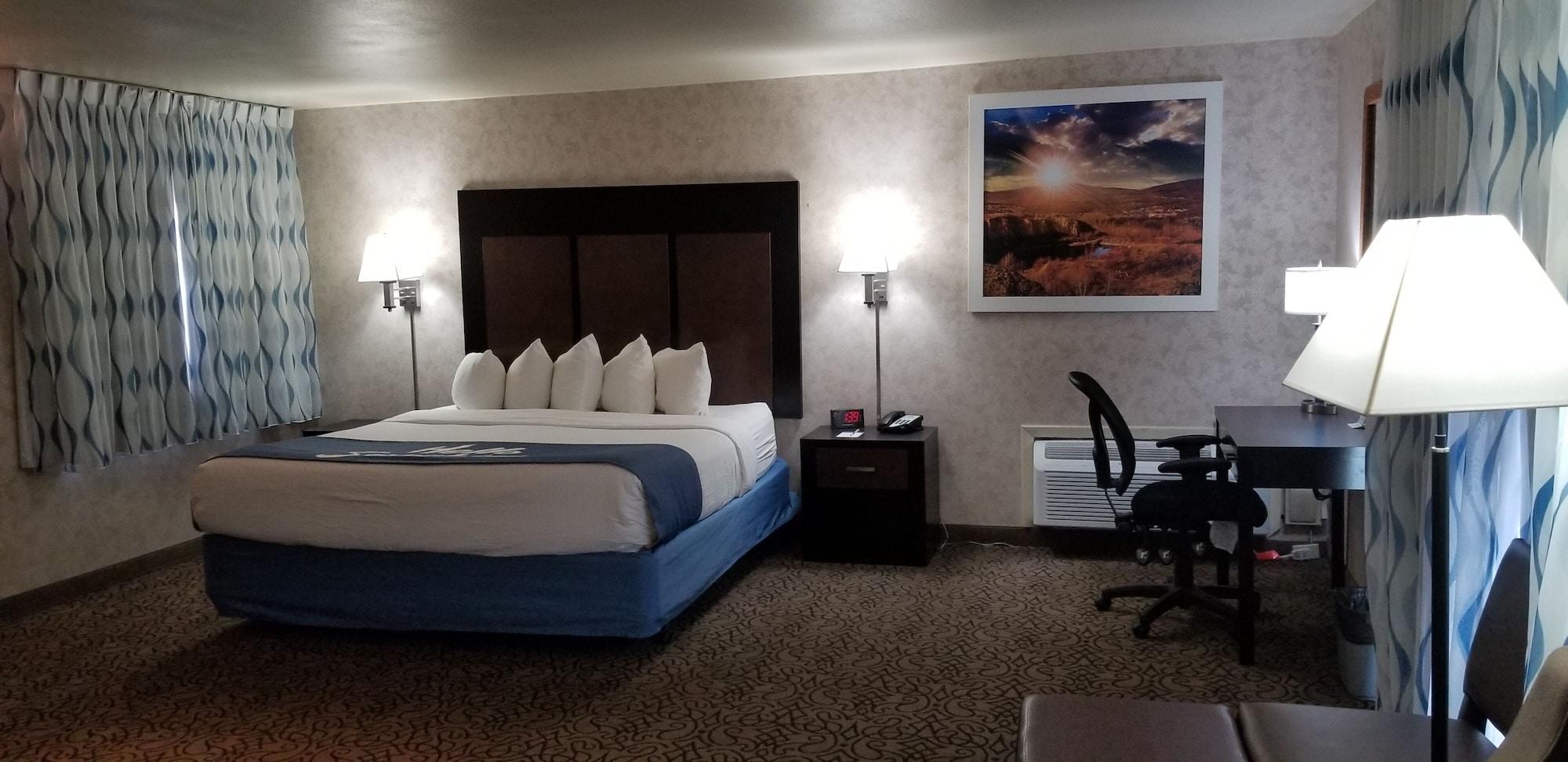 Days Inn & Suites By Wyndham Тринидад Екстериор снимка
