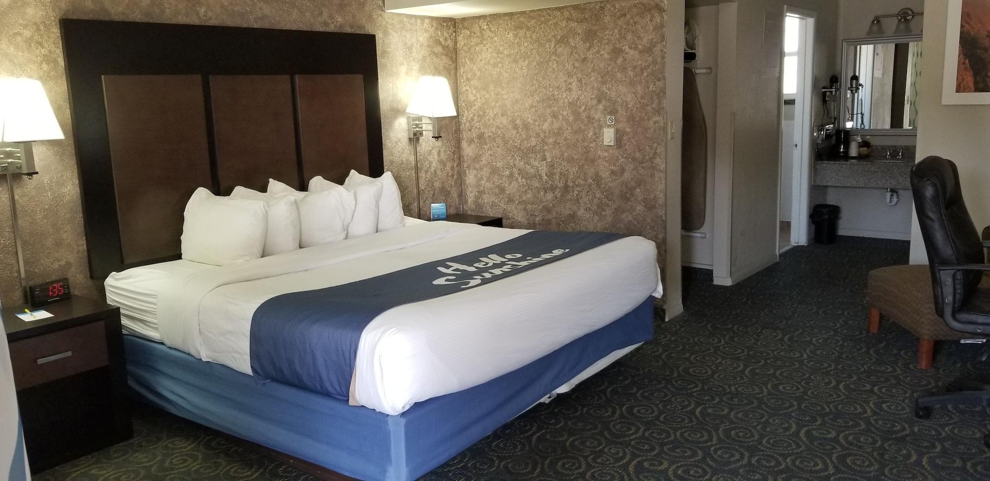 Days Inn & Suites By Wyndham Тринидад Екстериор снимка