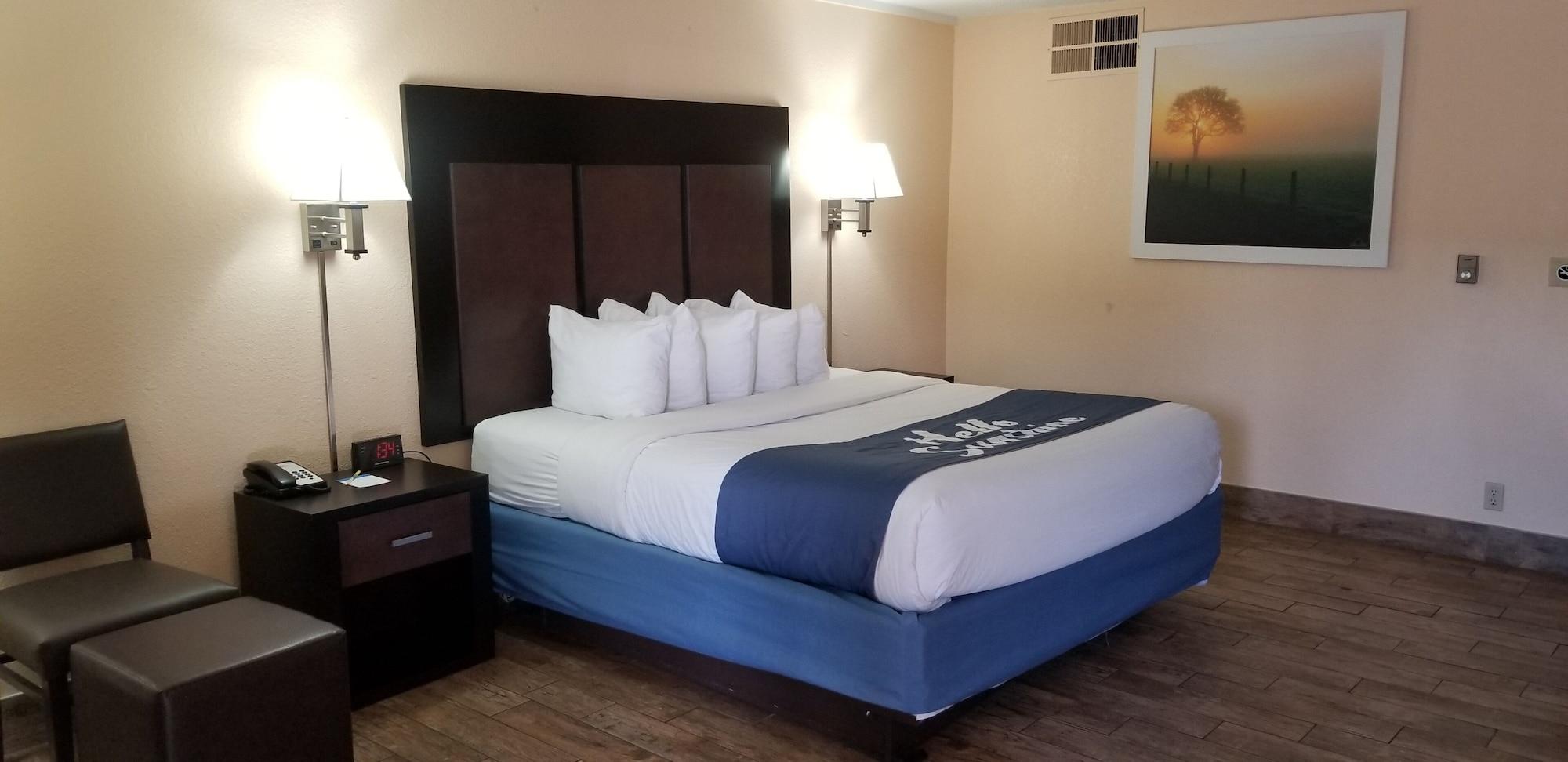 Days Inn & Suites By Wyndham Тринидад Екстериор снимка