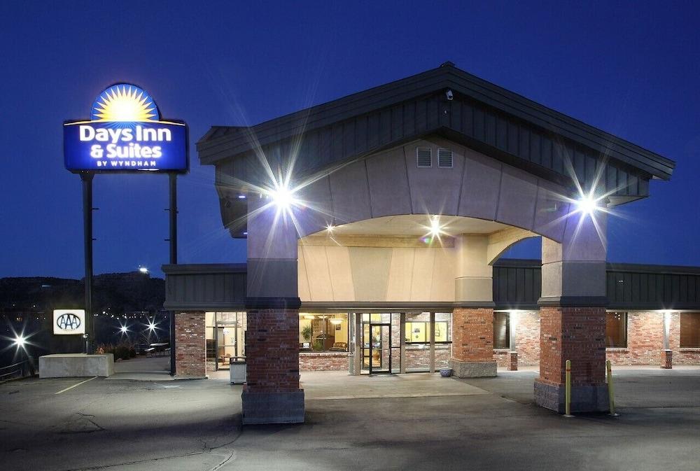 Days Inn & Suites By Wyndham Тринидад Екстериор снимка