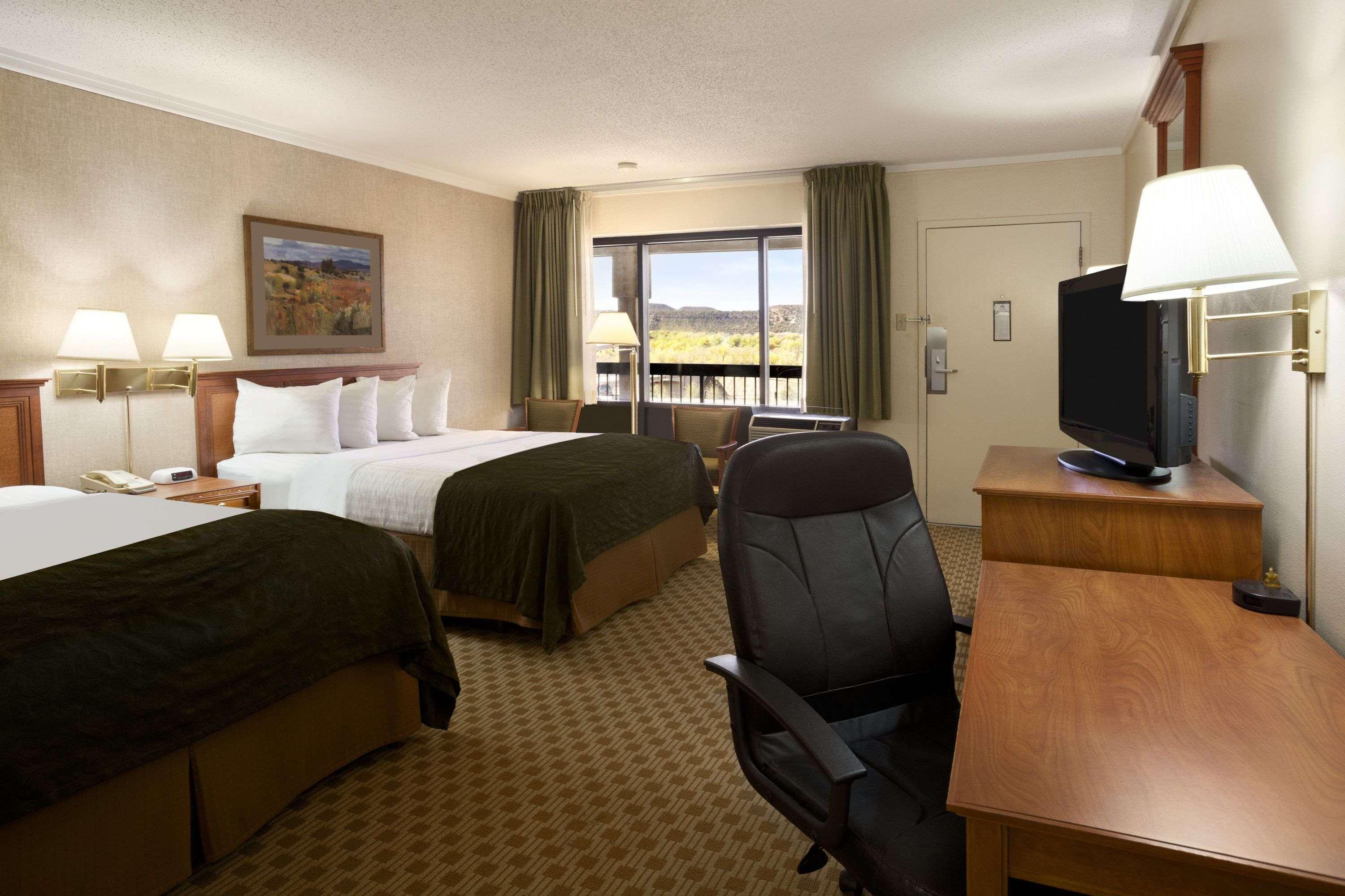 Days Inn & Suites By Wyndham Тринидад Екстериор снимка