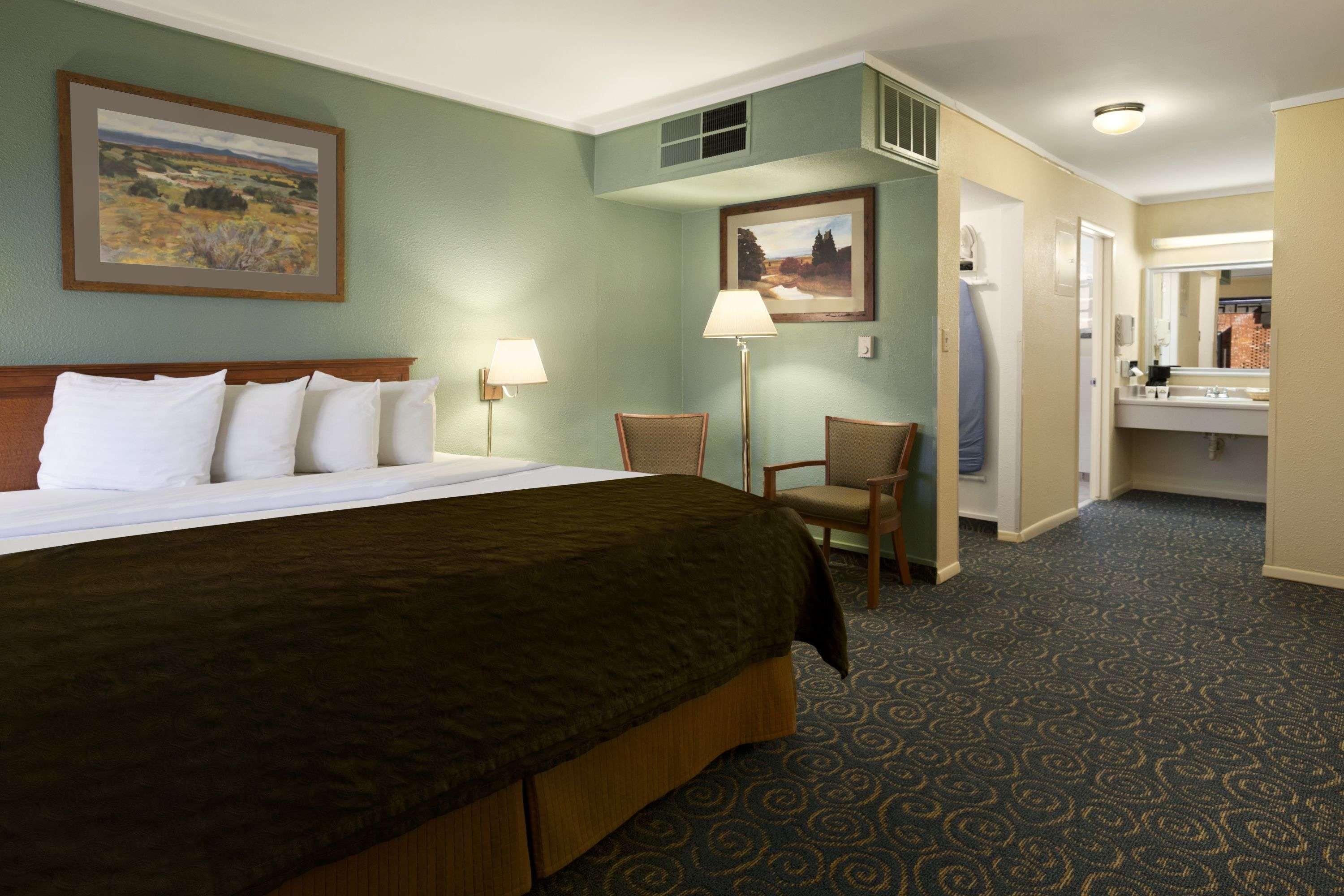 Days Inn & Suites By Wyndham Тринидад Екстериор снимка