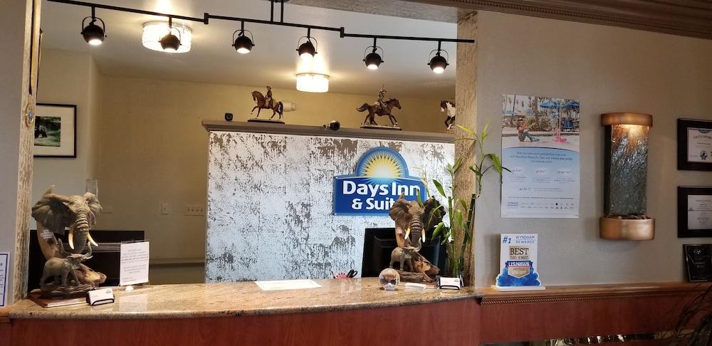 Days Inn & Suites By Wyndham Тринидад Екстериор снимка
